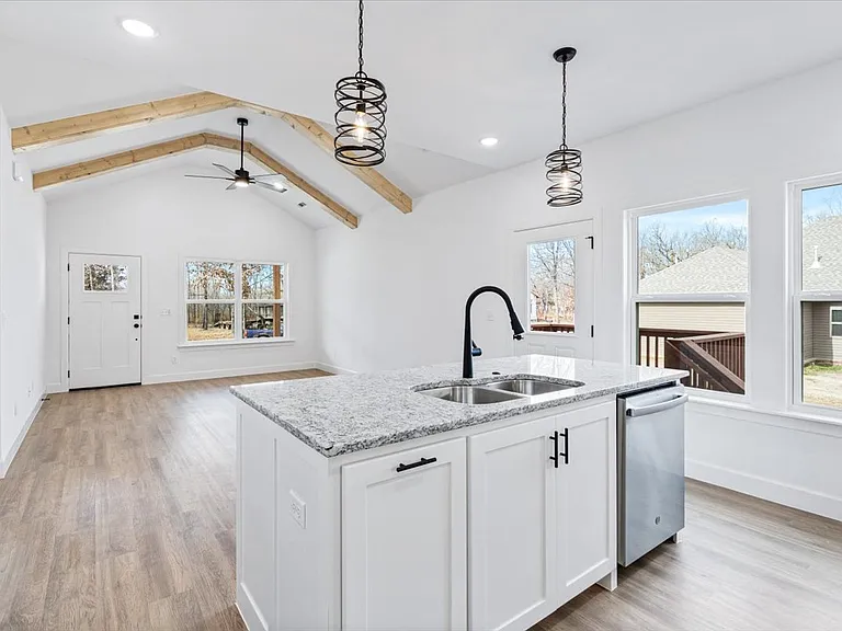 40 Hebrides Dr — Photo 3