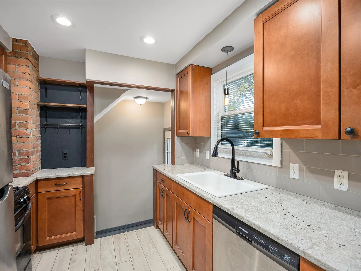 3 bed, 1100 sqft, $2,695 — Photo 3