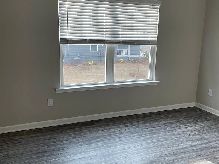 403 Colonial Walk — Photo 7