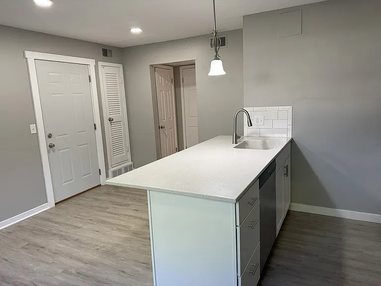 1010 S 29th St #7 — Photo 4