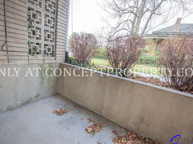 425 E 3rd Ave — Photo 77