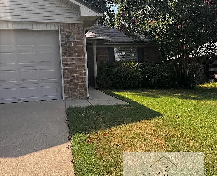 1855 Arden Ln — Photo 1