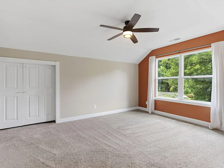 837 S Kentwood Ave — Photo 28