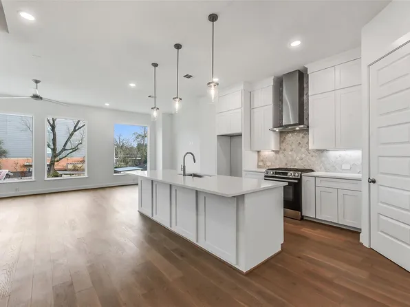 806 Fisher St #E, Houston, TX 77018