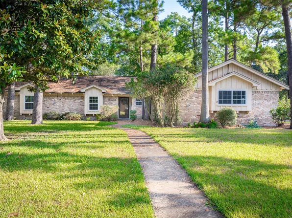 10902 Saint Marys Ln, Houston, TX 77079