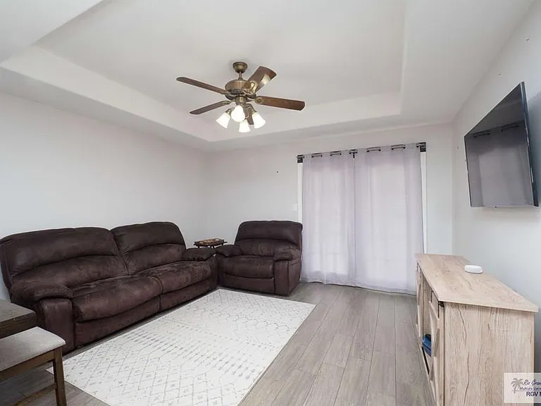 170 Pearl Dr — Photo 2