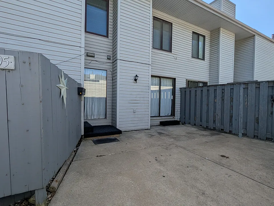 2105 Sky Line Dr