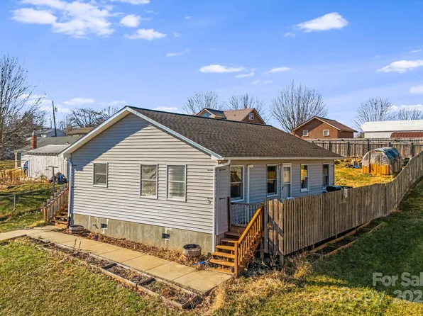 3 Elizabeth St, Canton, NC 28716
