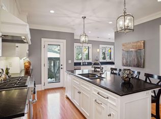 2011 Kenwood Pkwy, Minneapolis, MN 55405