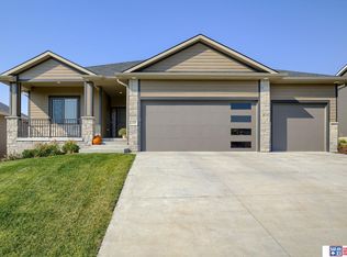 7109 NW 18th St, Lincoln, NE 68521