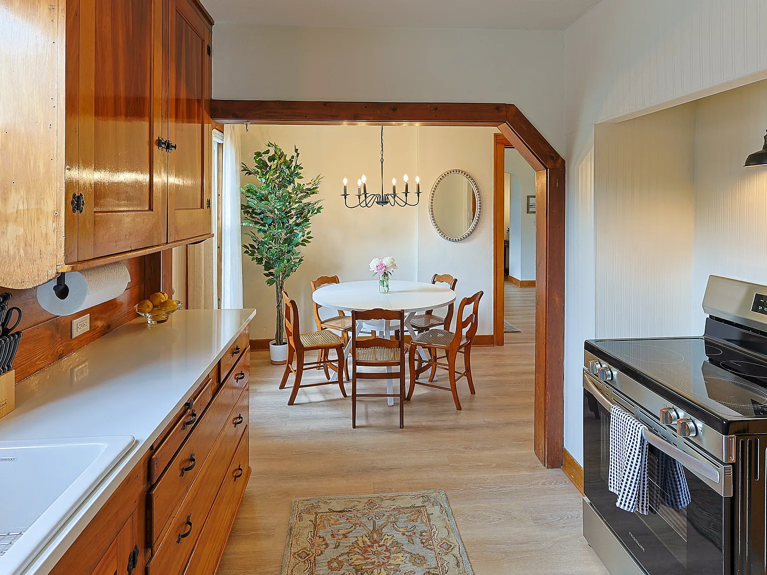 3 bed, 1.5 bath, 1274 sqft, $1,800 — Photo 2