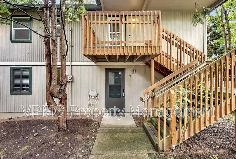 1504 NE 72nd St #4 — Photo 4