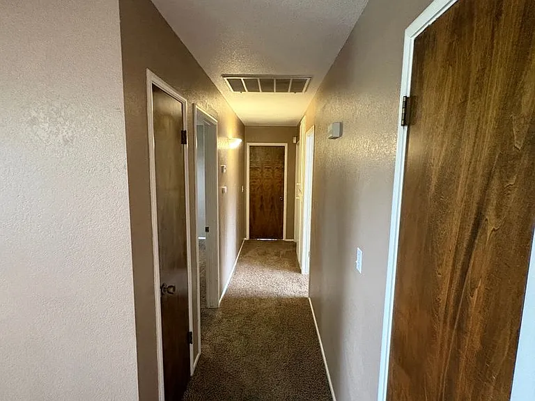 2232 E Paradise Ave — Photo 14