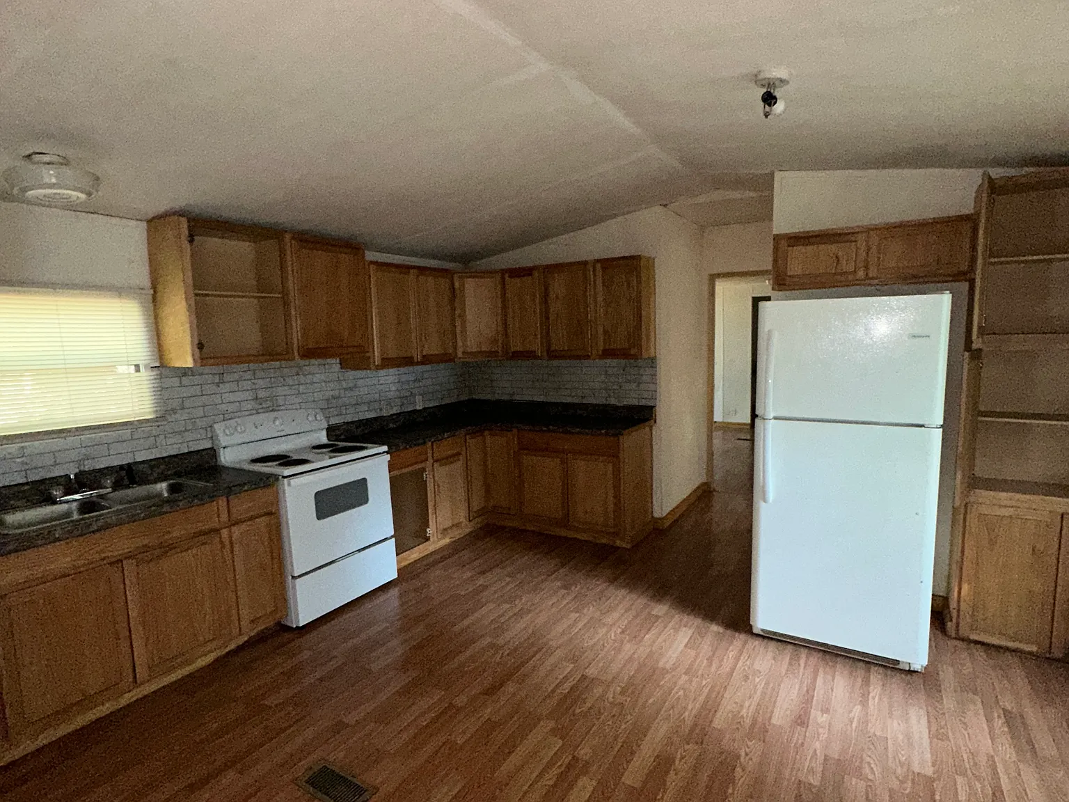 2 bed, 1050 sqft, $800 — Photo 2