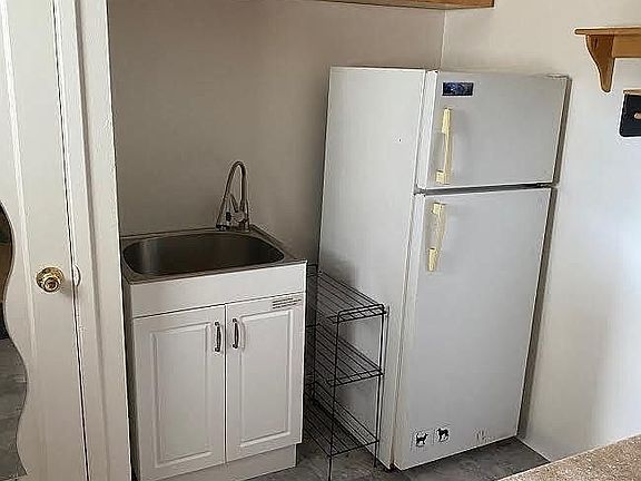 3rd image of 2340 Carlton Ave