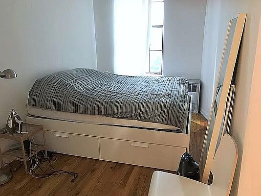 5th image of 23 W 82nd St APT 3C