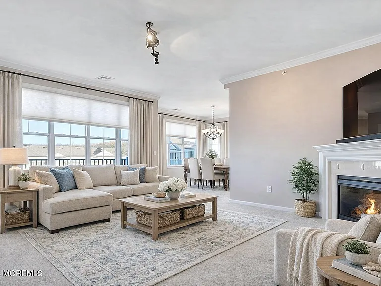 631 Sloan Ct — Photo 3