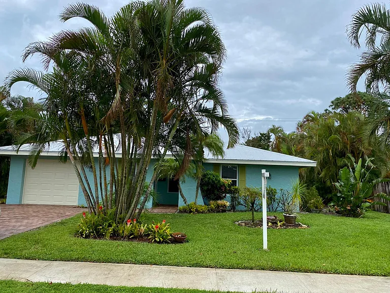 2433 Poinciana St — Photo 19