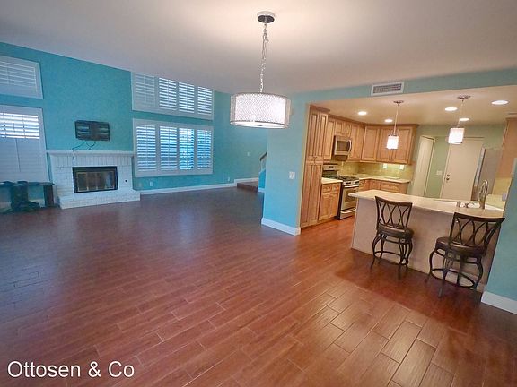 3rd image of 954 Sandstone Dr