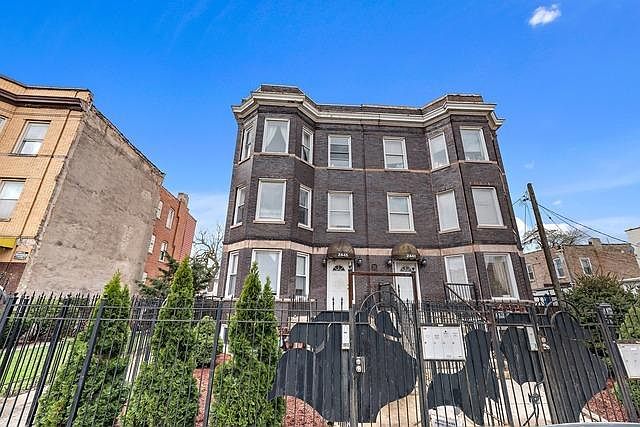 1st image of 2447 W Flournoy St APT 3