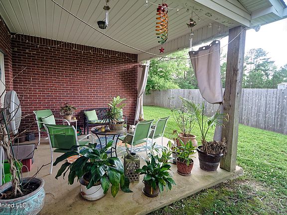 5th image of 408 Green Tree Pl