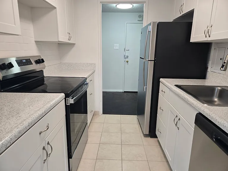 Calvert House Apartments — Photo 70