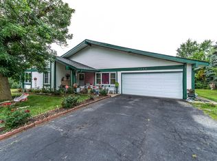 5400 Redford Ln, Hanover Park, IL 60133