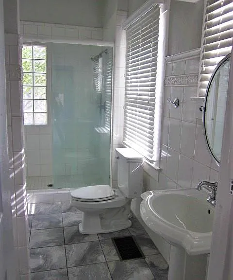 604 E University Blvd — Photo 11