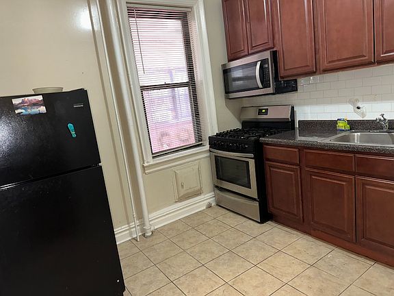 4th image of 93 Fairview Ave #Aa1