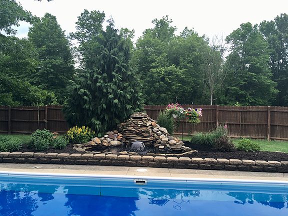 4th image of 102 Beachwood Ln