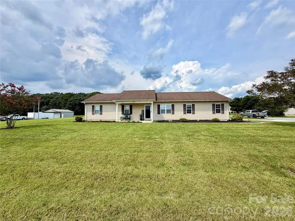 134 Brentwood Dr, Taylorsville, NC 28681