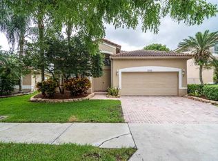 16400 Sapphire Dr, Weston, FL 33331