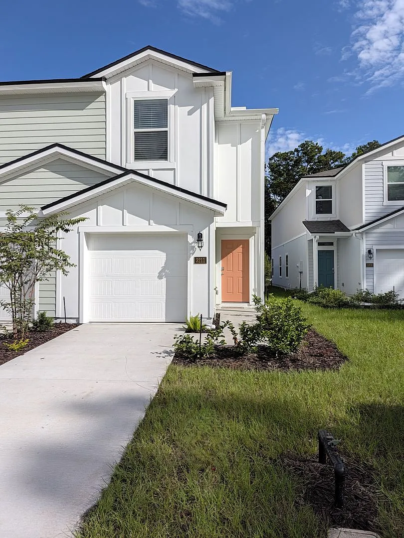 New, Large Villa Construction!! Advertised Rent Reflects 18-Month Lease On This 3/2.5/1. 12-Month... — Photo 3
