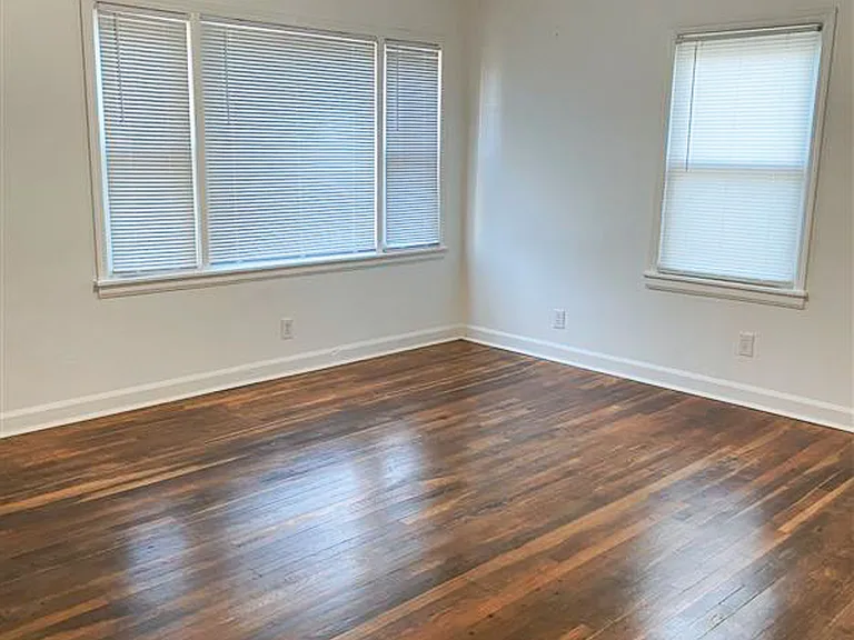 2415 Linden Ave — Photo 44