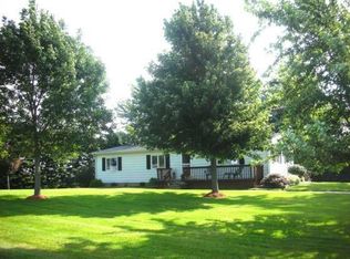 21746 Tampico Rd, Sterling, IL 61081