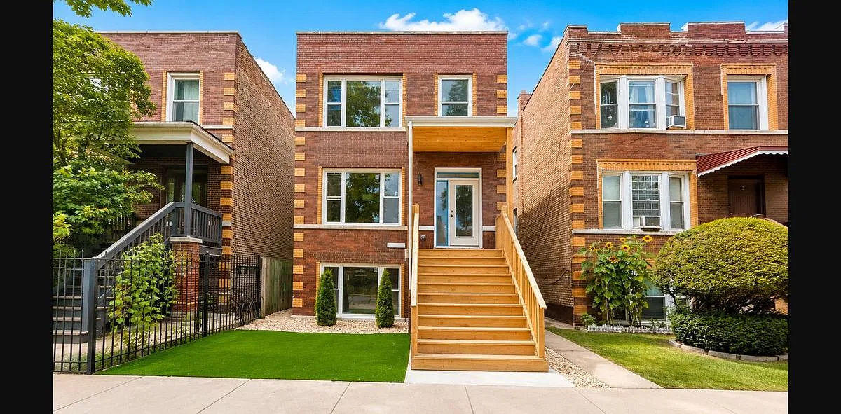 3136 N Ridgeway Ave — Photo 1