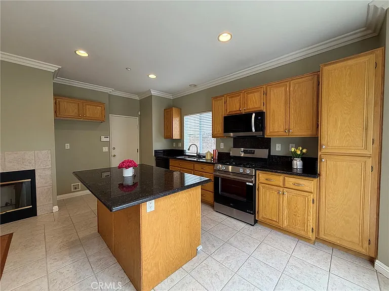 554 Robins Pl — Photo 11