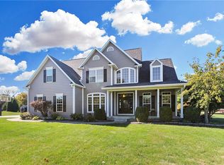 23 Stonegate Dr, Charleston, IL 61920