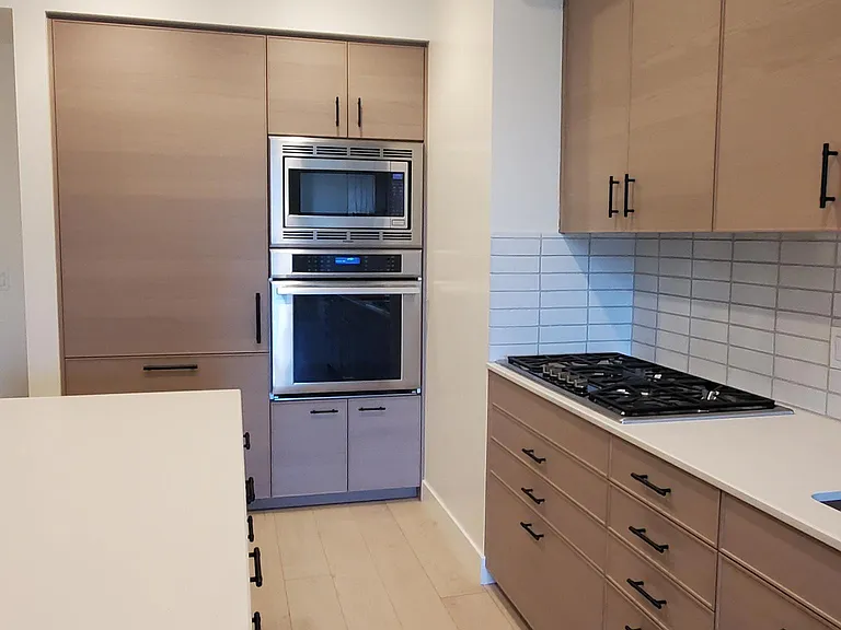1598 Bay St #300 — Photo 5