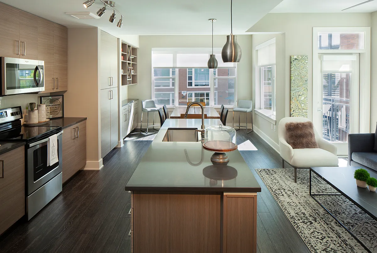Kitchen - AMLI Riverfront Green