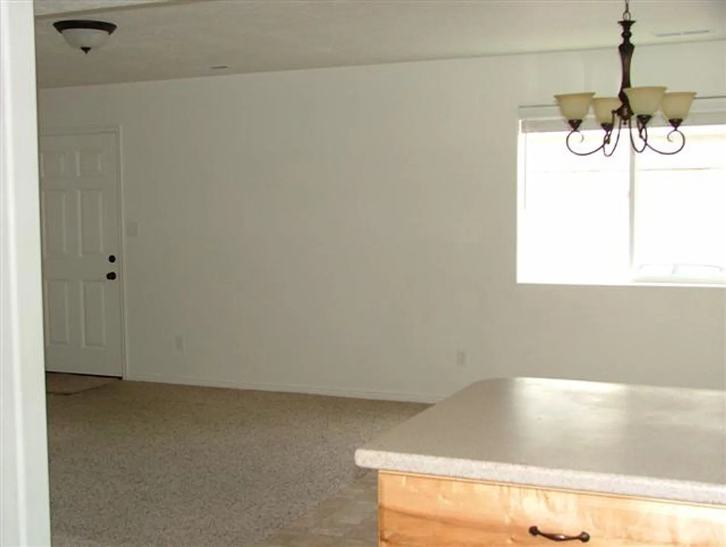 Room in 3 bed 2.5 bath townhome. — Photo 3