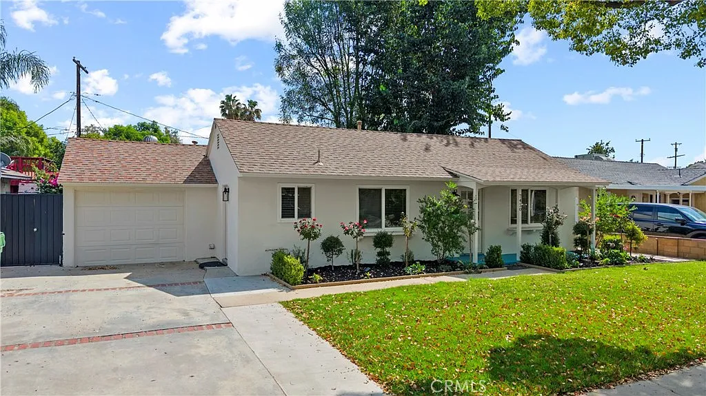 3 bed, 1003 sqft, $3,550 — Photo 1