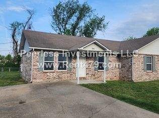 511 4th Ave SW, Gravette, AR 72736