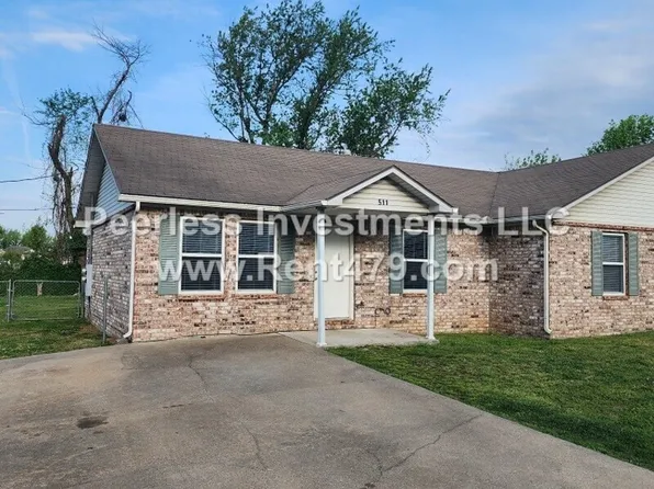 511 4th Ave SW, Gravette, AR 72736