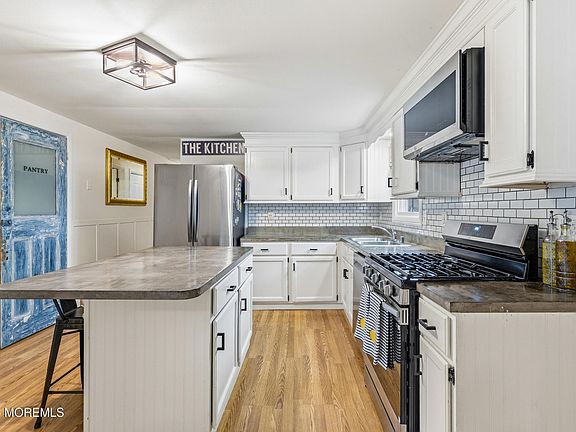 3rd image of 1407 Rogers Road