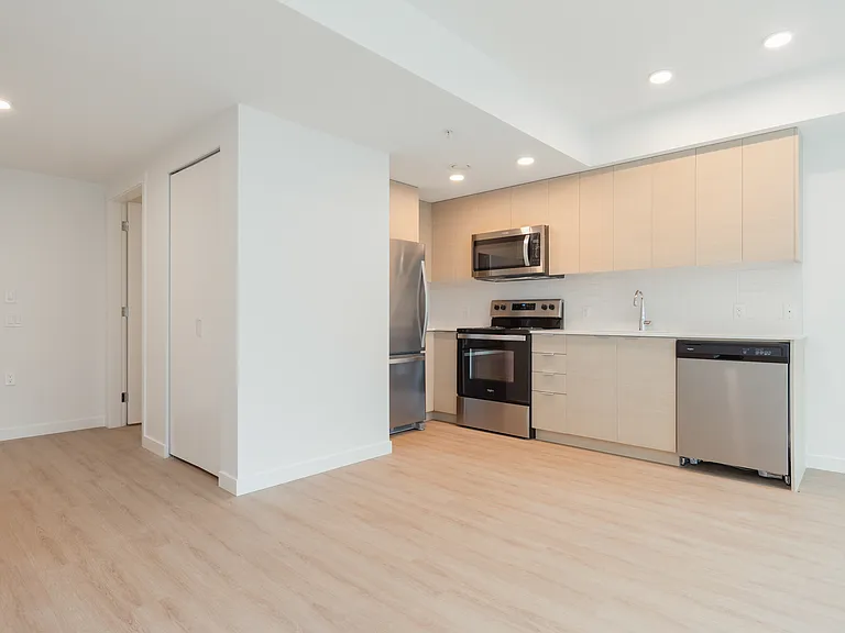 3655 Victoria Dr — Photo 65