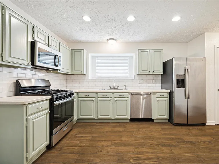1534 Valley Landing Dr — Photo 3