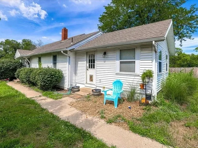 929 E Blue Ridge Blvd — Photo 13