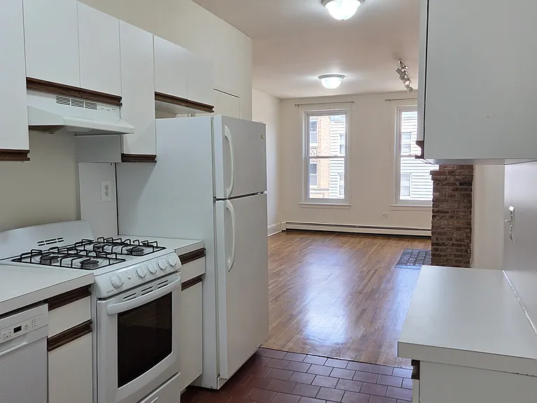 390 Warren St #2L — Photo 14