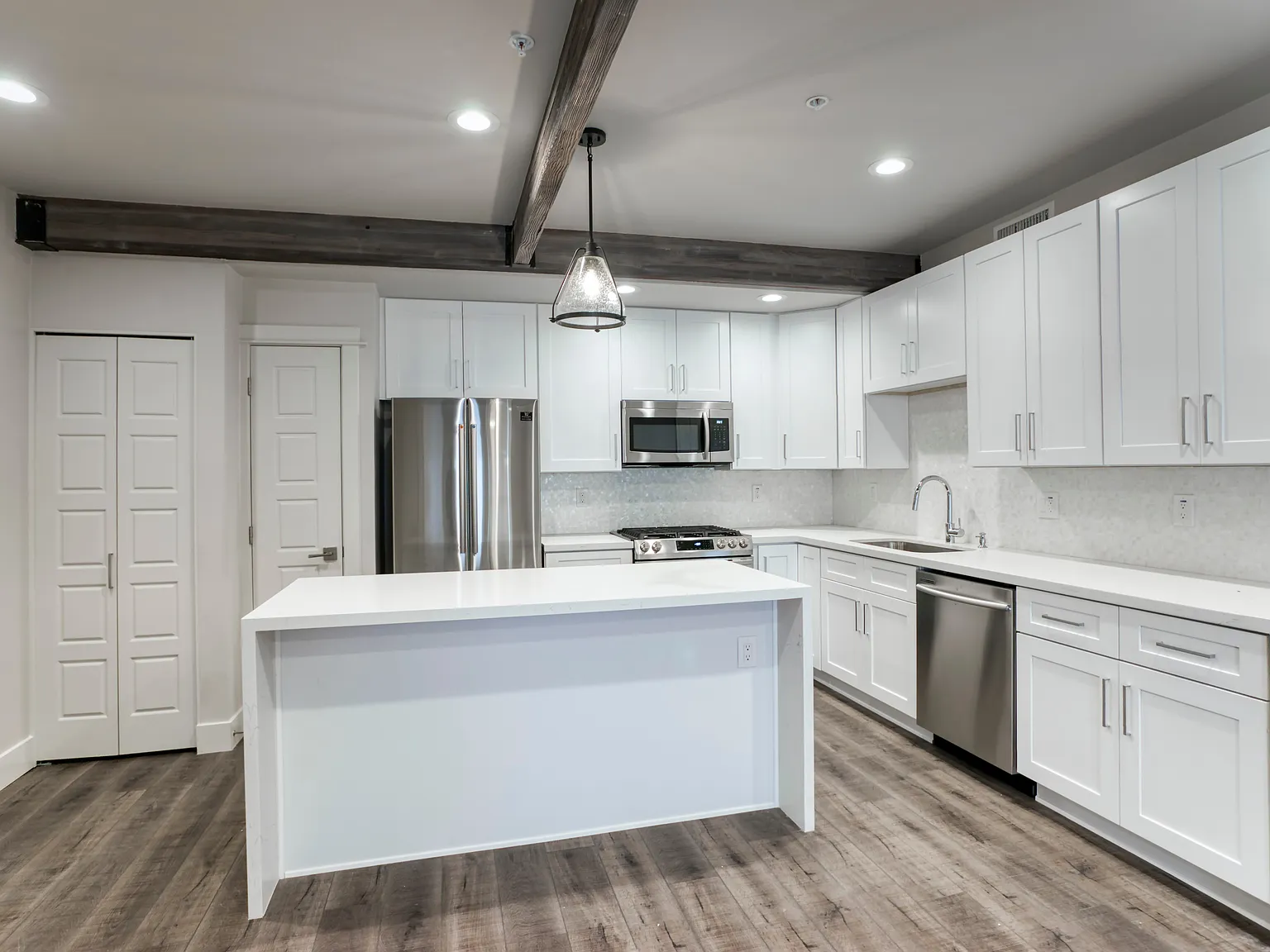 2 bed, 915 sqft, $2,145 — Photo 2